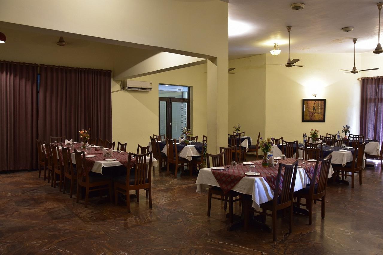 Modipur Hotel Rāmpur Екстериор снимка