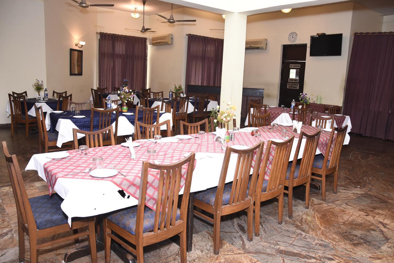 Modipur Hotel Rāmpur Екстериор снимка