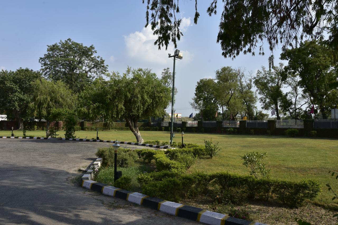 Modipur Hotel Rāmpur Екстериор снимка